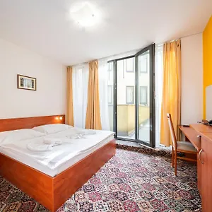 Hotel De Luxe, Praha